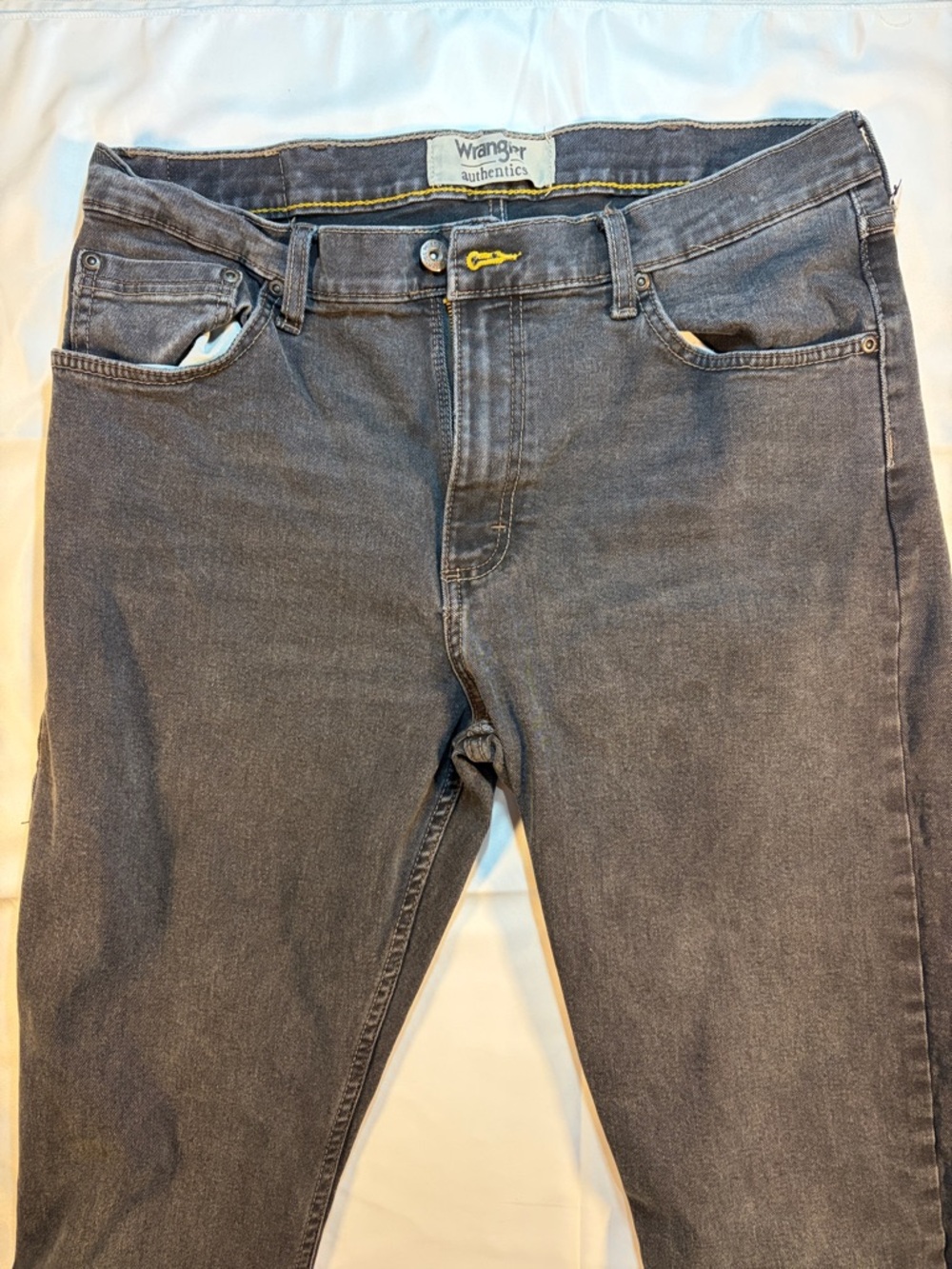 Wrangler Slim Straight Men's Jeans in Washed Black